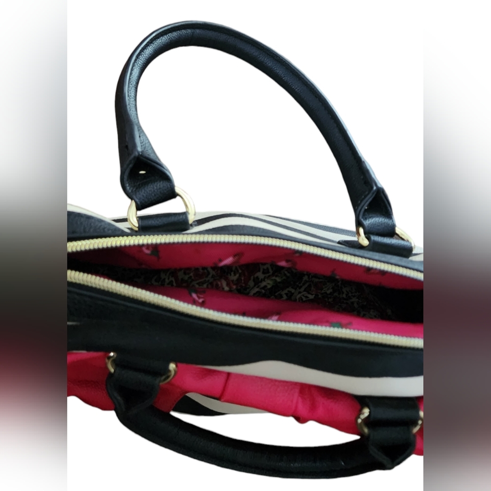 Y2K Betsey Johnson Off White & Black Striped Purse with Oversized Pink Bow - Picture 11 of 16